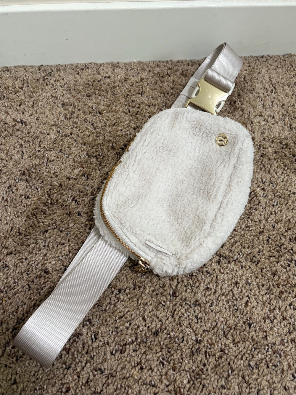 Lululemon Athletica Everywhere Fleece Belt Bag Natural Ivory / Trench, White
